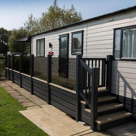 Mallard Lake South Cerney Exterior foto